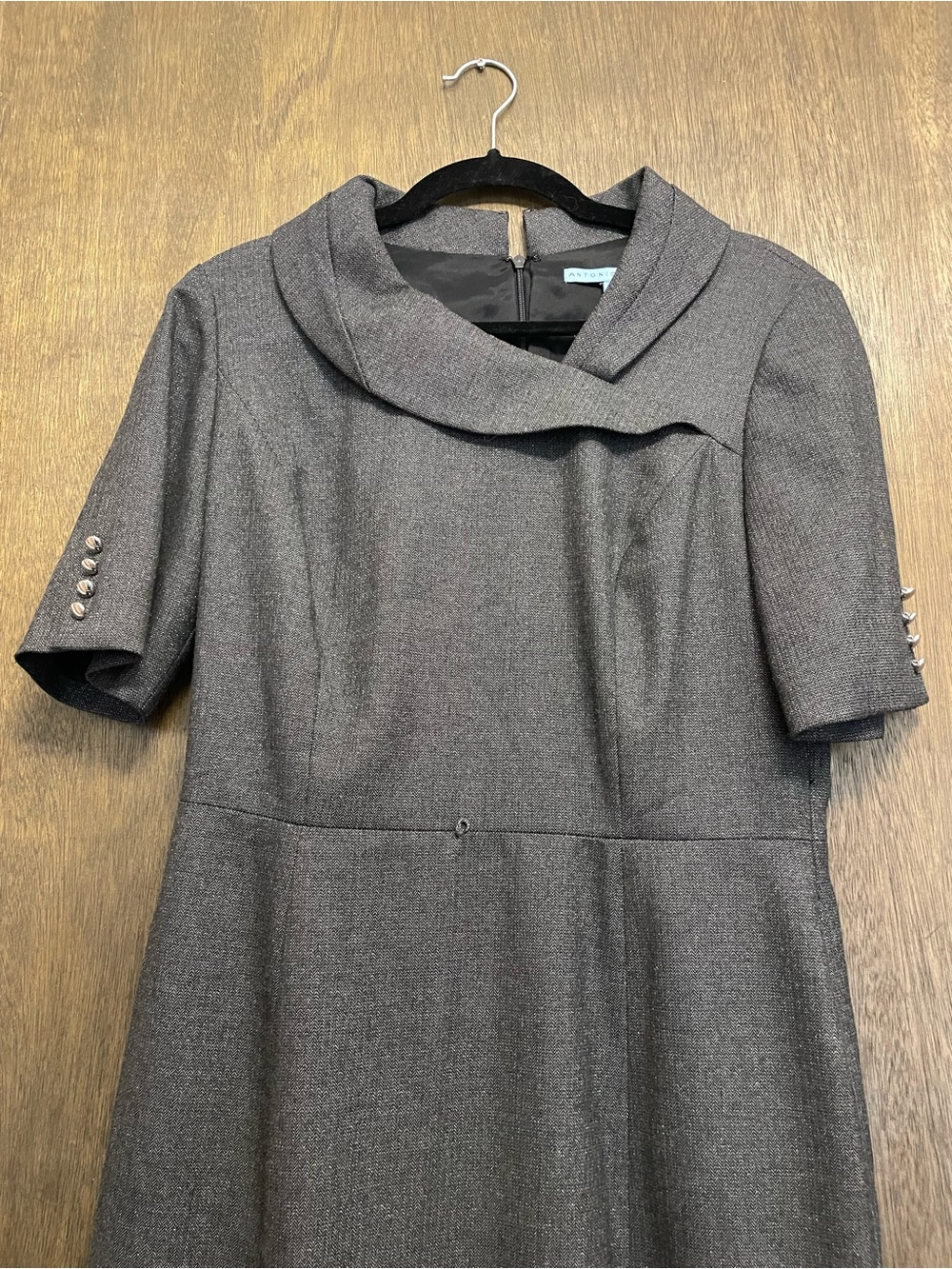 ANTONIO MELANI Gray Short-Sleeve Midi Sheath Dress with Draped Collar